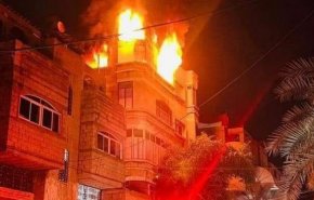 وفاة 21 شخصا بينهم أطفال جراء حريق كبير داخل بناية سكنية شمال غزة 



