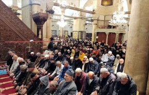 بالفيديو والصور.. الآلاف يؤدون صلاة الفجر في رحاب المسجد الأقصى