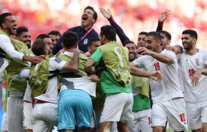 شاهد..احتفالات تجوب شوارع مدن البلاد اثر فوز المنتخب الايراني على 'ويلز' 