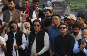 عمران خان يعلن انسحاب حزبه من المجالس الإقليمية والوطنية + فيديو
