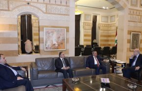 ميقاتي والسنافي يناقشان امكانية اعادة اعمار لبنان والدول العربية
