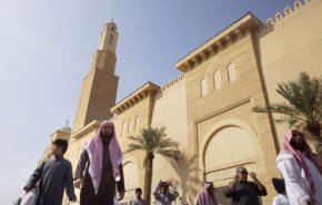 ابن سلمان يحارب الاذان وصوت الحفلات الصاخبة يبقى حتى الفجر!