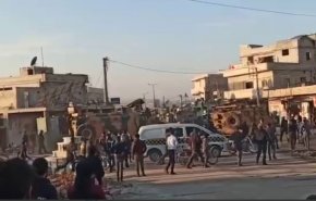 شاهد/مدرعة تركية تدهس امراة وطفلها بريف حلب الغربي