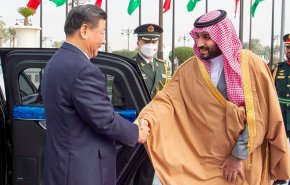 اعلامي عربي لابن سلمان: تمسك بحبل الله قبل حبل امريكا والصين