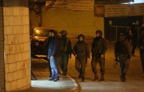 الاحتلال يعتقل 4 فلسطينيين في الضفة