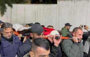 شاهد جماهير غفيرة تُشيع جثمان الشهيدة زكارنة في جنين