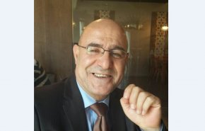 إعلامي لبناني يسخر من جهود السعودية في نشر اللغة العربية