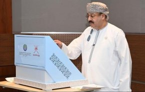 سلطنة عمان تجري انتخابات المجالس البلدية بالهواتف الذكية