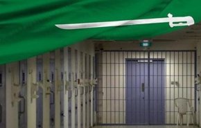 ناشط يتحدث عن لحظات يقضيها مواطنون سعوديين في زنزانات موحشة