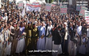 بالصور..مسيرات جماهيرية حاشدة في حجة تحت شعار 'الحصار حرب'