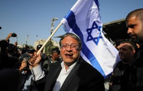 بن غفير يصدر تعليماته للشرطة بنزع الأعلام الفلسطينية من الأماكن العامة