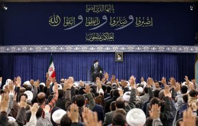 قائد الثورة الاسلامية يلتقي حشدا من اهالي قم 