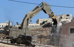 الاحتلال يهدم منشآت تجارية قرب مدخل حزما شمال القدس المحتلة