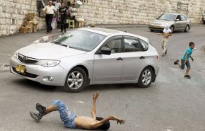 مستوطن صهيوني يحاول دهس أطفال فلسطينيين جنوب الخليل