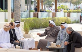 شاهد: لهذا السبب.. غاب بن سلمان عن قمة أبوظبي!