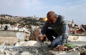 الاحتلال يجبر مقدسيّا على هدم منزله ذاتيّا في القدس