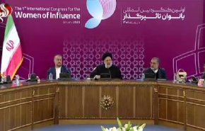 الرئيس الايراني يؤكد على الدور الإيجابي الذي تلعبه المرأة في ايران