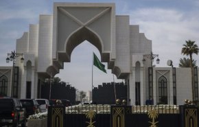 السعودية.. فضائح تلاحق مسؤولي الديوان الملكي ومطالب بفرض عقوبات عليهم