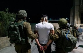 قوات الاحتلال تعتقل 3 فلسطينيين في الضفة الغربية