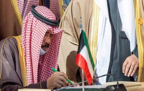 أمير الكويت يقبل استقالة الحكومة