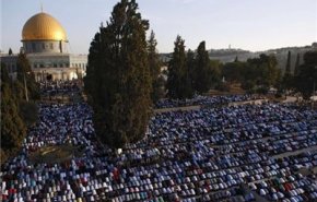 70 ألف مصلٍ يؤدون صلاة الجمعة في المسجد الأقصى