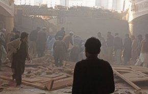 شاهد.. تفاصيل الهجوم الانتحاري داخل مسجد في باكستان