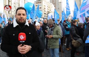 شاهد.. احتجاجات واضرابات مليونية تشل فرنسا