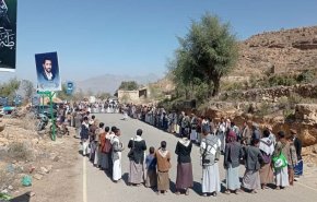 اليمن..وقفة لأبناء حبور ظليمة بعمران تنديداً بجريمة إحراق المصحف الشريف