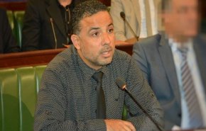 تونس..القضاء العسكري يصدر بطاقة إيداع بالسجن ضد المعارض 'سيف الدين مخلوف'