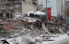 أردوغان:ارتفاع حصيلة ضحايا زلزال فجر اليوم في البلاد إلى 912 قتيلا و 5383 مصابا