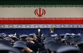 قائد الثورة الاسلامية يستقبل جمعا من قادة القوة الجوية والدفاع الجوي 