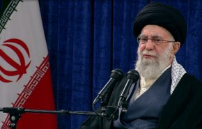 قائد الثورة الاسلامية يؤكد ضرورة المشاركة الواسعة في إحياء ذكرى انتصار الثورة الاسلامية