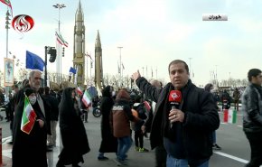 عرض صاروخ باليستي ايراني في ذكری انتصار الثورة الاسلامية