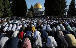 80 ألفا أدّوا صلاة الجمعة في المسجد الأقصى