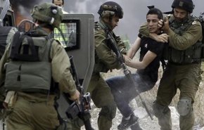 الاحتلال يعتقل 22 مواطنا فلسطينيا من الضفة الغربية
