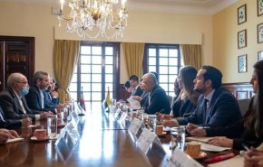 علي باقري يجري مباحثات مع المسؤولين الكولومبيين
