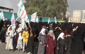 اليمن.. مسيرة نسائية في مدينة ذمار وفاءً للرئيس الشهيد الصماد