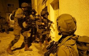 مداهمات واعتقالات في مناطق متفرقة بالضفة والقدس
