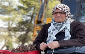 اعتقال أقدم مرابطة مقدسية في الأقصى+صور
