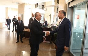 وزير الخارجية الإيراني يلتقي نظيره التركي