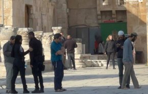شاهد.. اقتحام المستوطنين للمسجد الأقصى المبارك اليوم بحراسة مشددة
