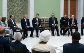 الأسد يلتقي أعضاء الأمانة العامة لمؤتمر الأحزاب العربية في دمشق