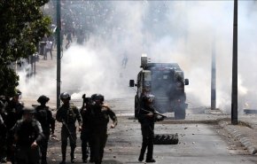 اصابة عدد من الفلسطينيين بالاختناق خلال مواجهات مع قوات الاحتلال