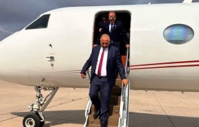ما مصير 'العليمي' بعد إعادة الإمارات قيادات الانتقالي لعدن