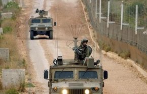 دورية صهيونية تتفقد الجدار العازل بين لبنان و الحدود الفلسطينية المحتلة 