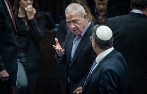 وزير الحرب 'غالانت' يواصل أداء مهامه 'رغم إقالته'!

