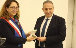 السفير الجزائري يعود إلى باريس بعد مغادرتها إثر أزمة دبلوماسية