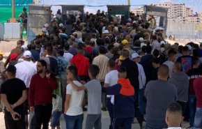 معاناة آلاف الفلسطينيين للوصول إلى الأقصى في رمضان