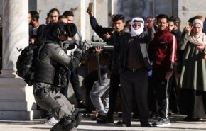 حماس: الاعتداء على المعتكفين والمصلين في الأقصى جريمة تنذر باشتعال المنطقة