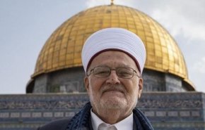 الشيخ عكرمة يحذر من 'مكيدة كبيرة' للأقصى 
